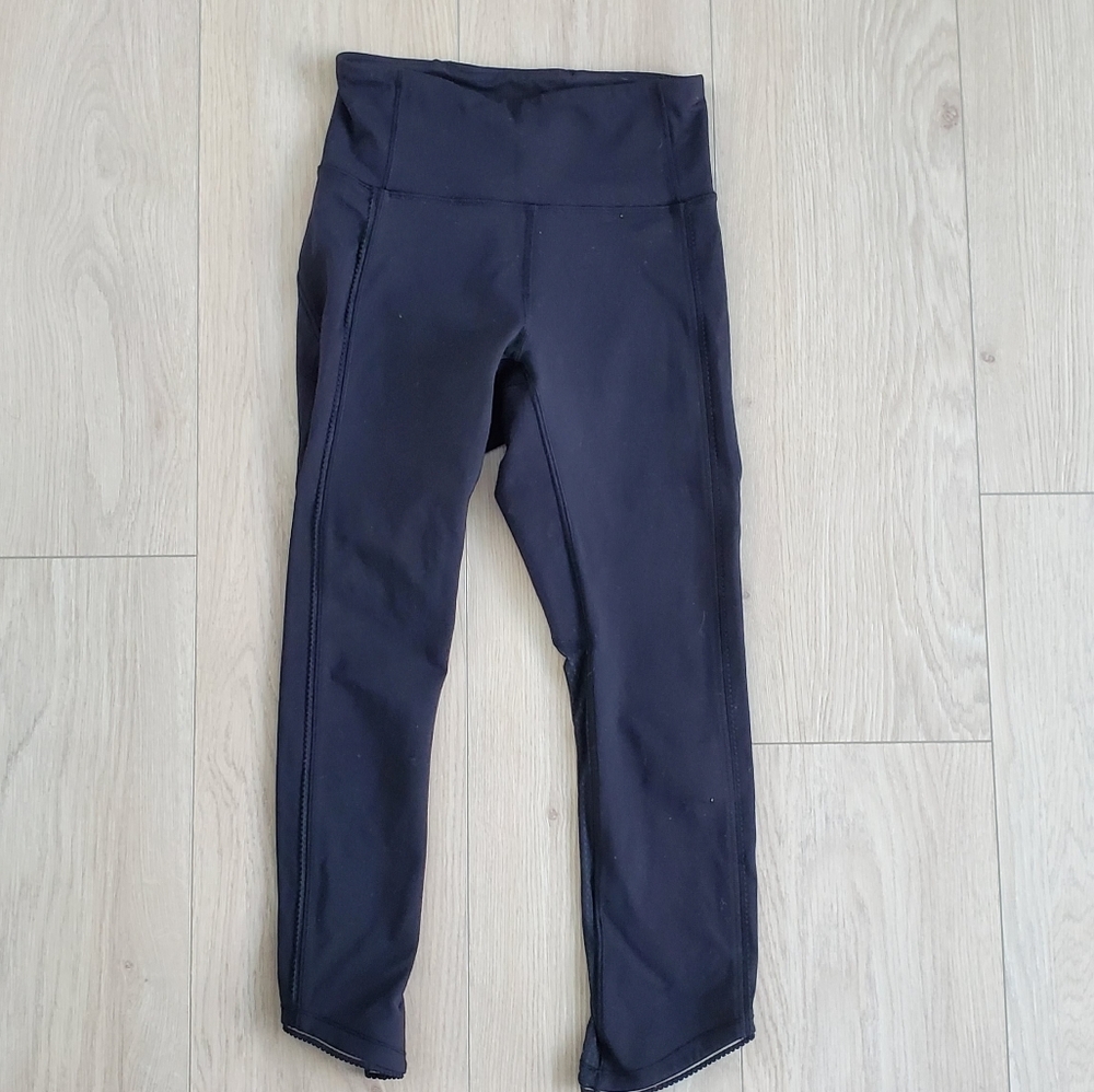 Lululemon 3/4 mesh leggings in size 2